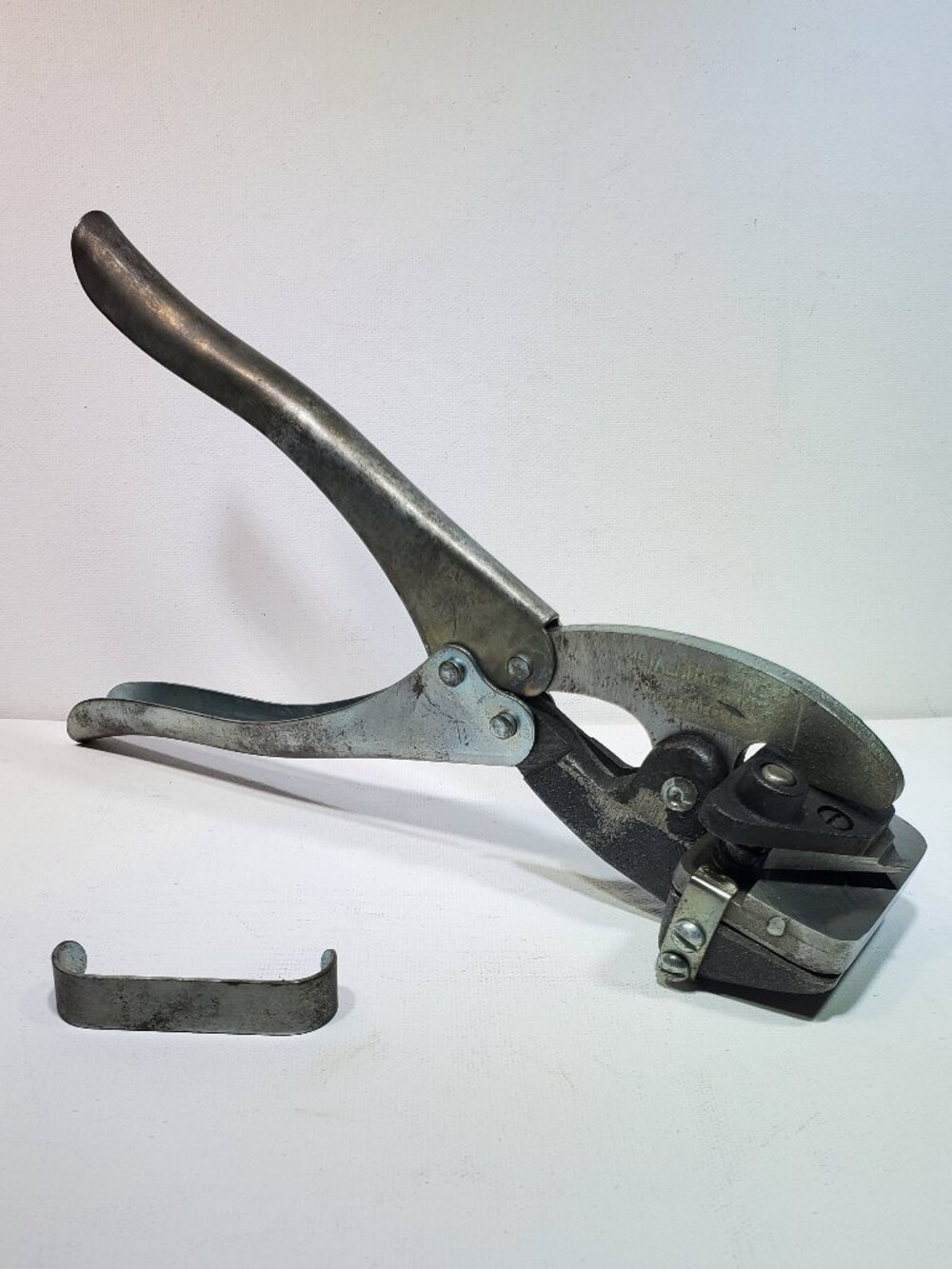 VINTAGE METALMITRE ALUMINUM TRIM MOLDING CORNER NOTCH HAND SHEAR ...1980'S